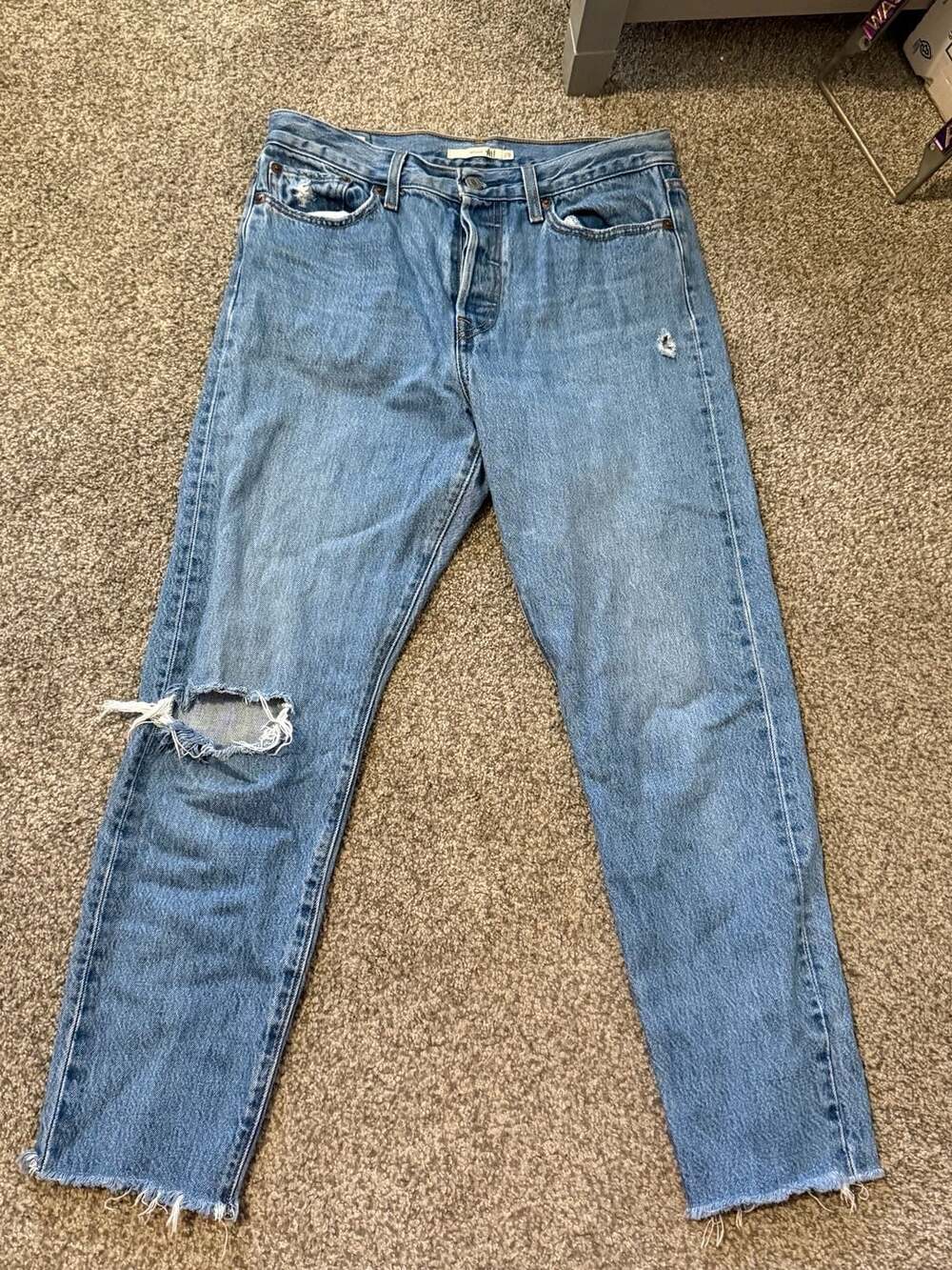 Levi's Premium Wedgie Straight Fit Distressed Jeans - 29